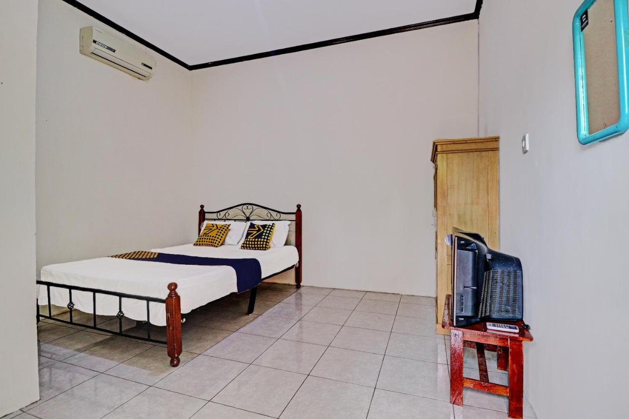 Oyo 92056 Asri Kost Syariah Hotel Jambi Exterior photo