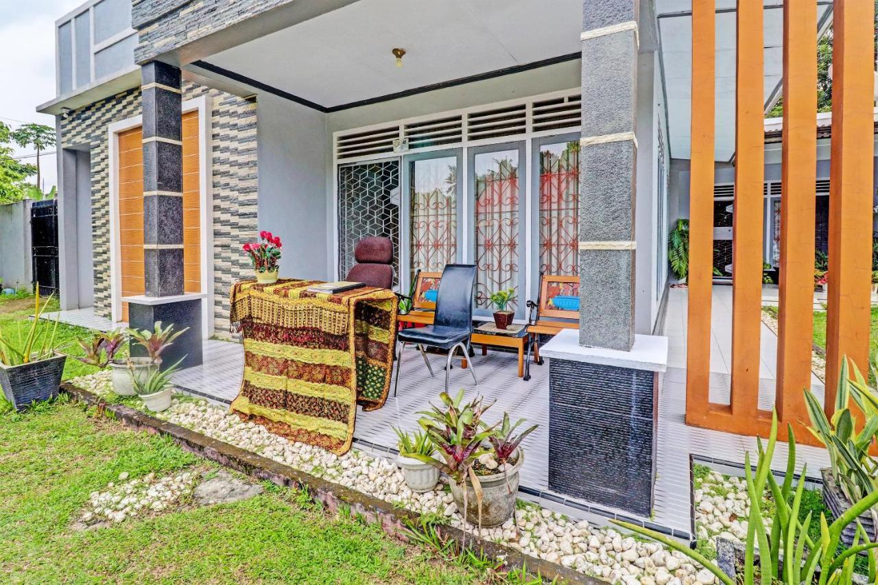 Oyo 92056 Asri Kost Syariah Hotel Jambi Exterior photo